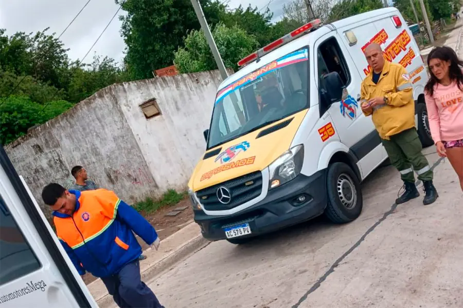 Una persona sufri&oacute; heridas al caerle un port&oacute;n encima en Paran&aacute;