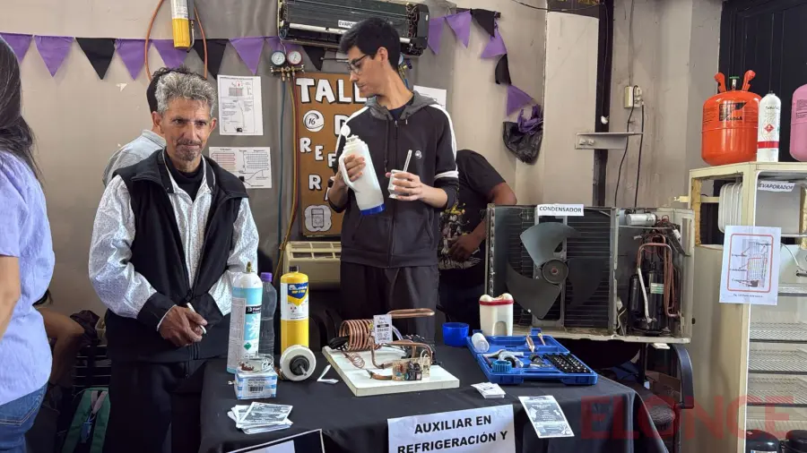 Muestra anual de centros de j&oacute;venes y adultos en Paran&aacute;