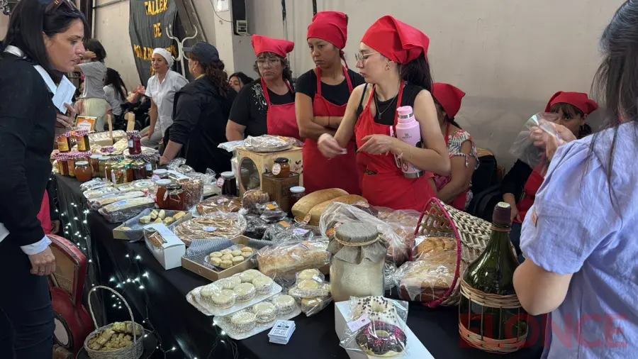 Muestra anual de centros de j&oacute;venes y adultos en Paran&aacute;