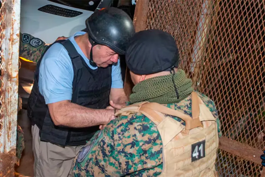 Emerenciano Sena, en un traslado a una audiencia preliminar (foto Pablo Caprarulo / La Naci&oacute;n)
