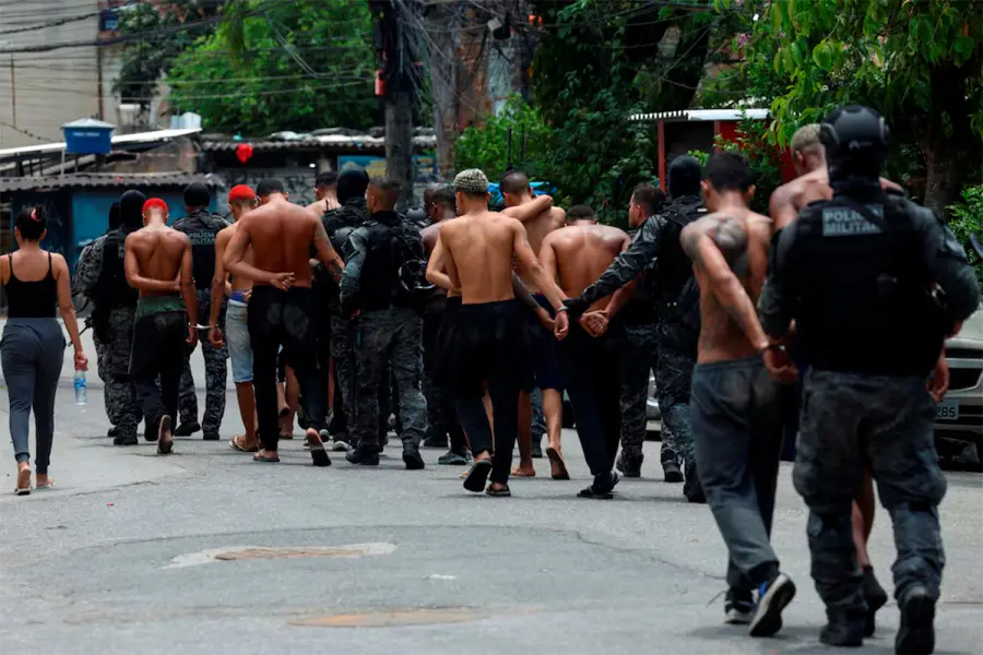 Presuntos narcotraficantes detenidos - Foto: Reuters/Aline Massuca