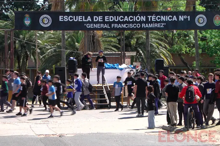 Marat&oacute;n de escuelas t&eacute;cnicas en Paran&aacute; (foto Elonce)