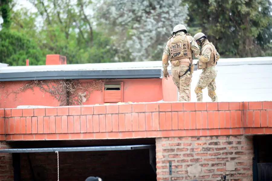 Familia fue v&iacute;ctima de brutal asalto: en busca de ladrones, la Polic&iacute;a allan&oacute; por error un motel -  Ramiro Pereyra / LVI