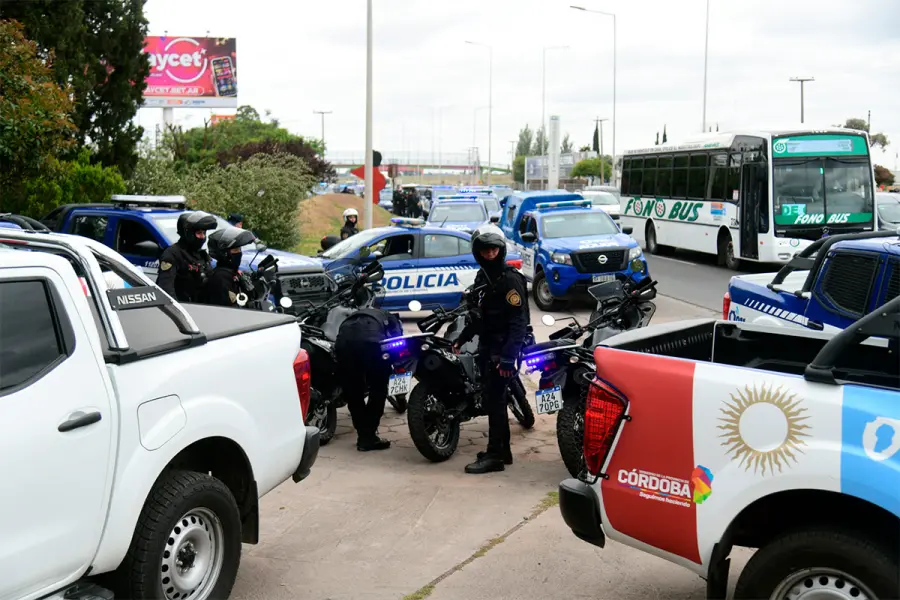 Familia fue v&iacute;ctima de brutal asalto: en busca de ladrones, la Polic&iacute;a allan&oacute; por error un motel -  Ramiro Pereyra / LVI