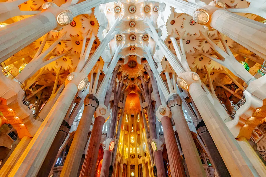 La Sagrada Familia alcanz&oacute; los 162 metros y se convirti&oacute; en la iglesia m&aacute;s alta del mundo