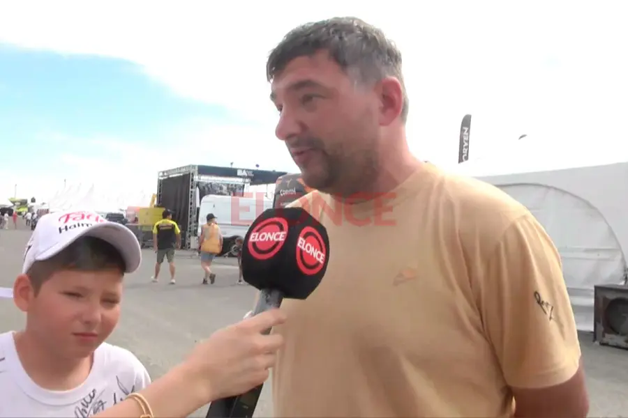 El ni&ntilde;o fue junto a su padre. Foto: Elonce.