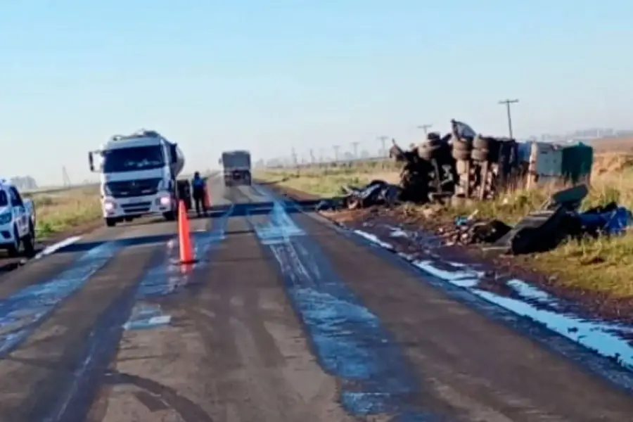 Otra postal del accidente. Foto: Clar&iacute;n.