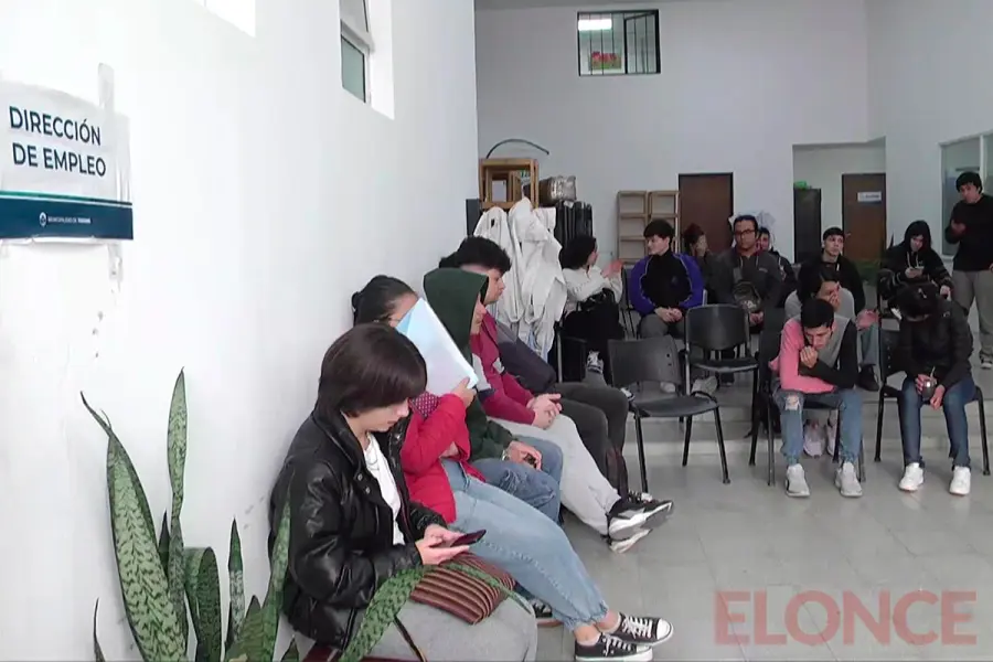 Alta demanda por los programas nacionales de empleo (foto Elonce)