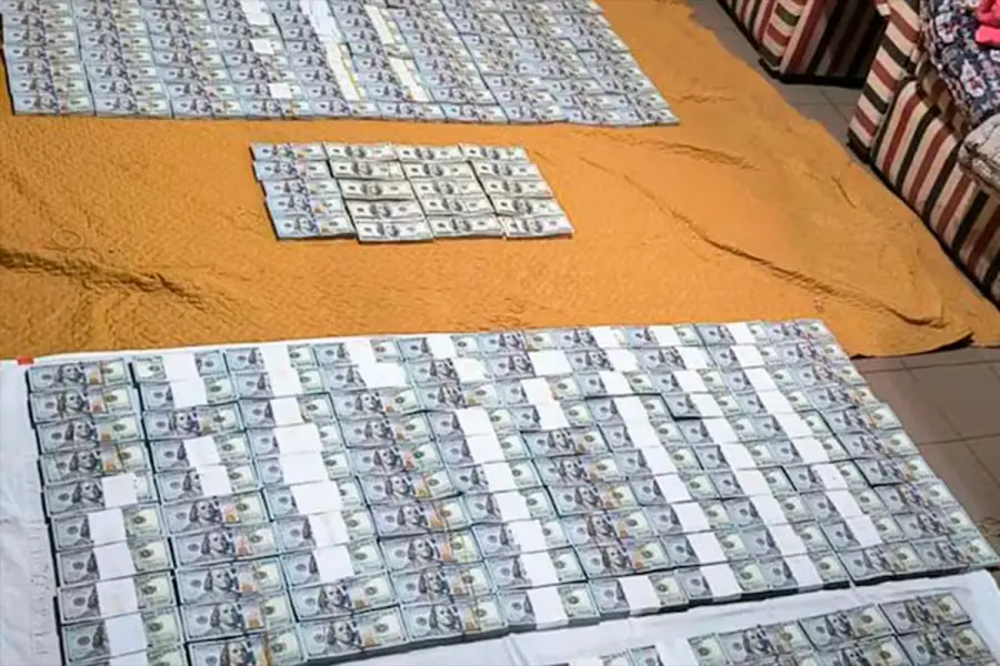 En la casa de uno de los detenidos, hab&iacute;a 4 millones de d&oacute;lares. (La Naci&oacute;n).