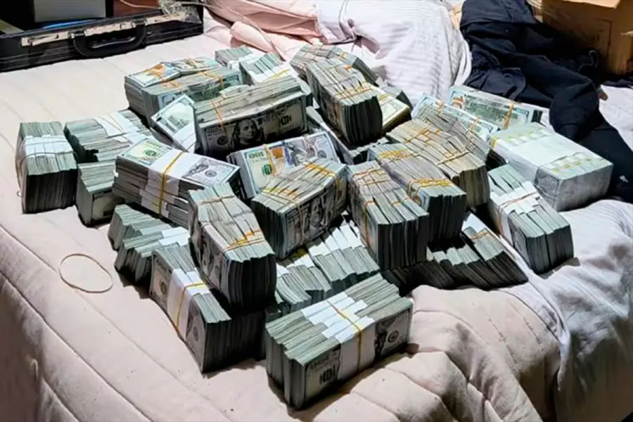 En la casa de uno de los detenidos, hab&iacute;a 4 millones de d&oacute;lares. (La Naci&oacute;n).