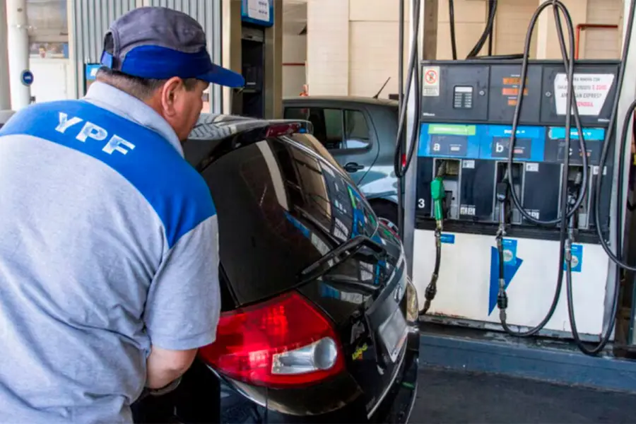 El Gobierno prorrog&oacute; un nuevo aumento del impuesto a los combustibles