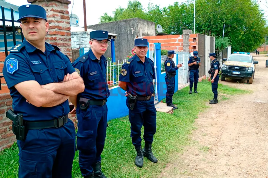 Allanamientos por venta ilegal de armas en Concordia (foto Elonce)