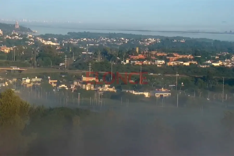 Una densa neblina reduce la visibilidad en gran parte de la ciudad