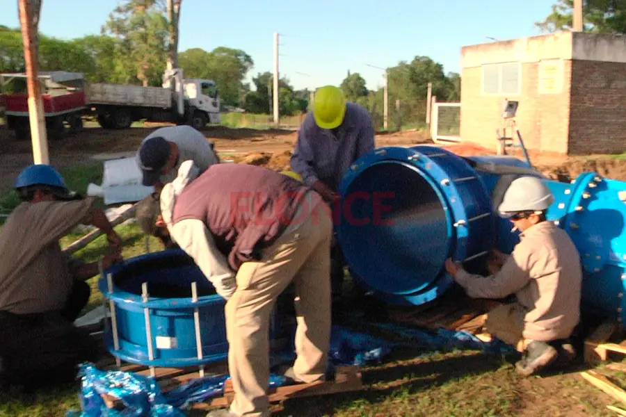 Avanzan las tareas para restablecer el servicio de agua potable (foto Elonce)