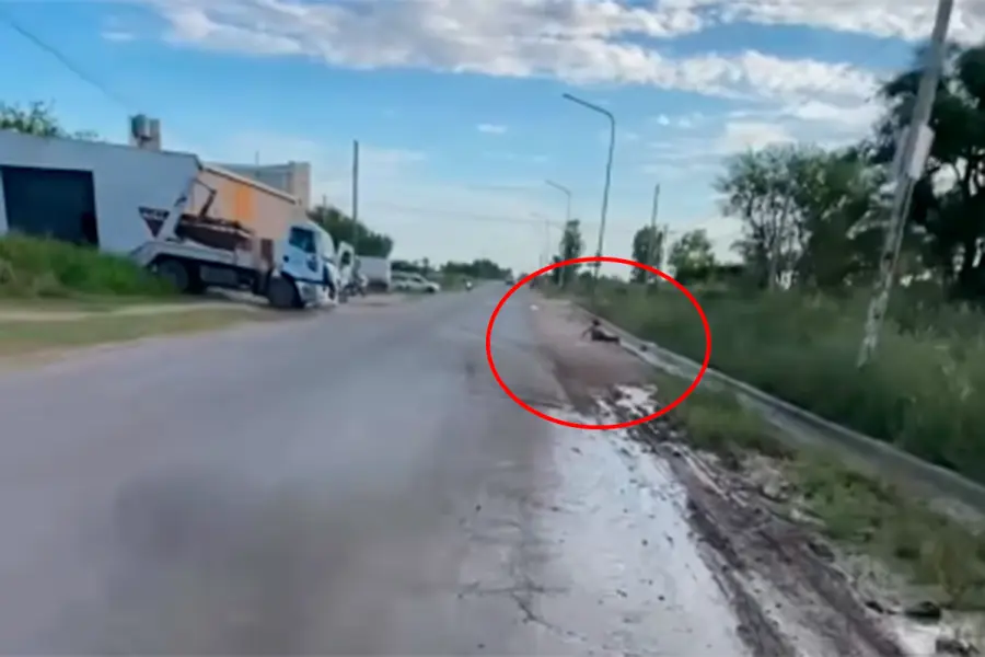 El momento en el que el conductor se lanz&oacute; del cami&oacute;n. Foto: Captura de video de Reporte 100.7