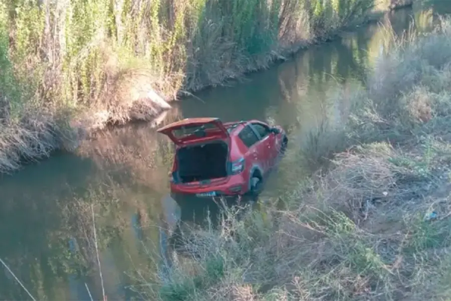 Muri&oacute; una mujer al chocar con una ambulancia y caer a un desag&uuml;e