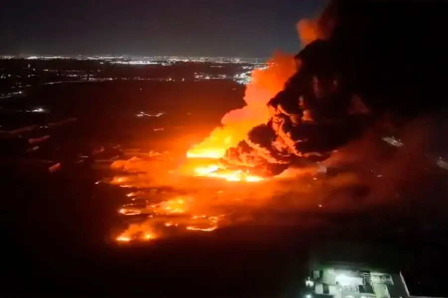 Explosi&oacute;n e incendio en parque industrial de Ezeiza
