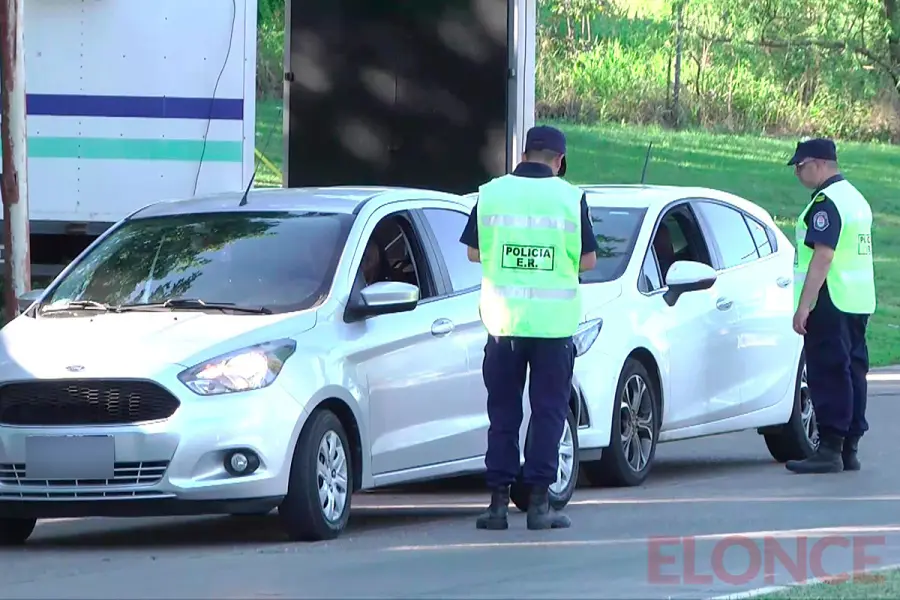 Controles al tr&aacute;nsito vehicular en ingreso al T&uacute;nel Subfluvial (foto Elonce)