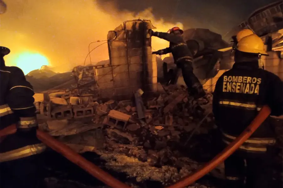 Explosi&oacute;n e incendio en parque industrial de Ezeiza