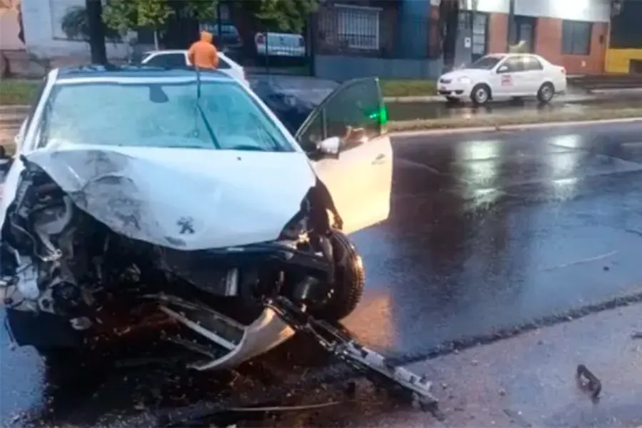 Confirmaron la identidad del conductor que muri&oacute; al chocar su auto contra una palmera