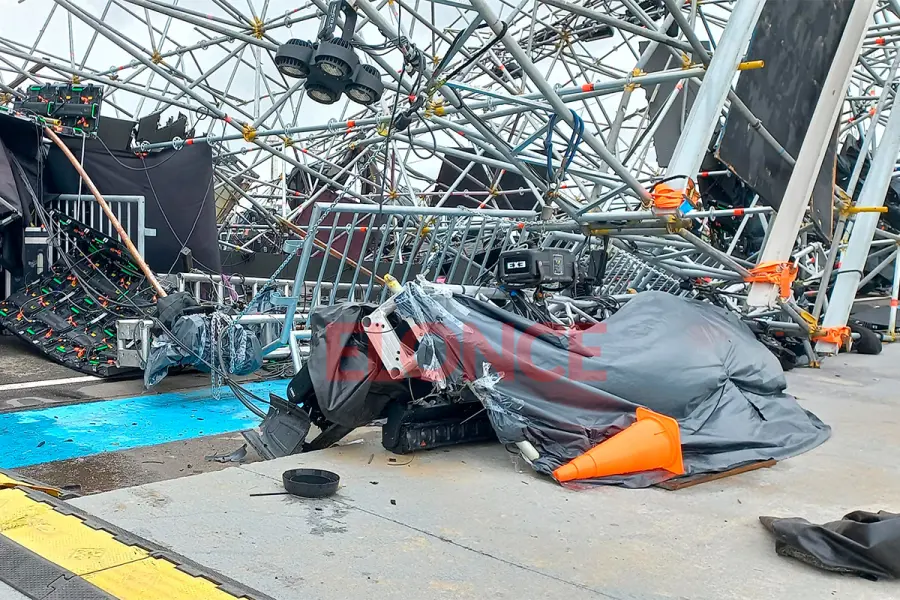 Temporal en San Nicolás derribó estructuras del escenario de la Fiesta de Disfraces