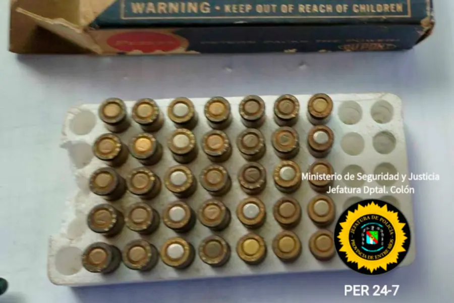Los cartuchos hallados en uno de los domicilios. Foto: P.E.R.