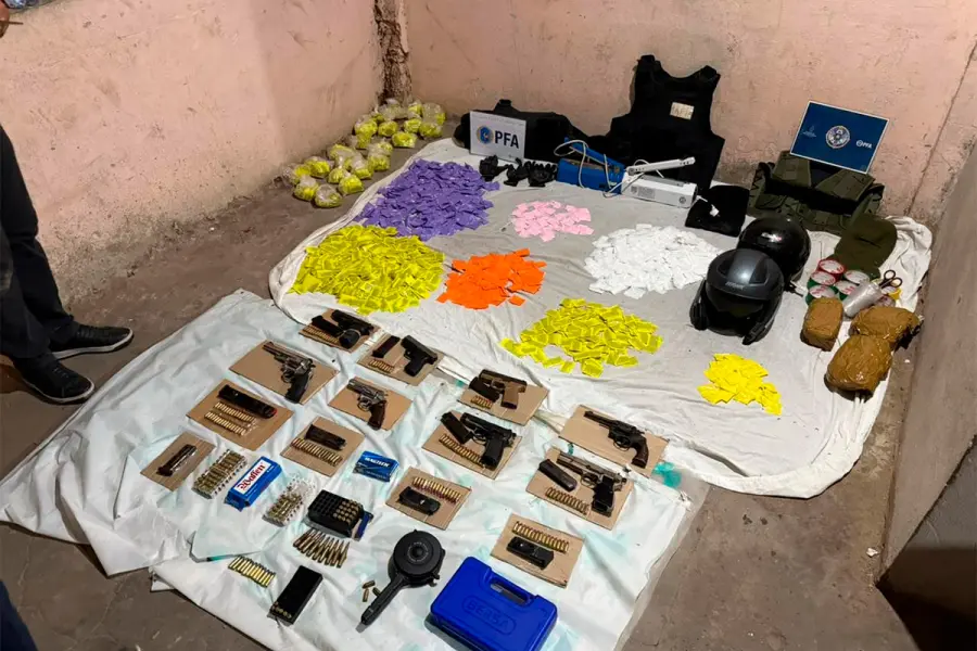 Desarticularon una banda vinculada a "Mameluco" Villalba: secuestraron  490.000 d&oacute;lares, droga y armas