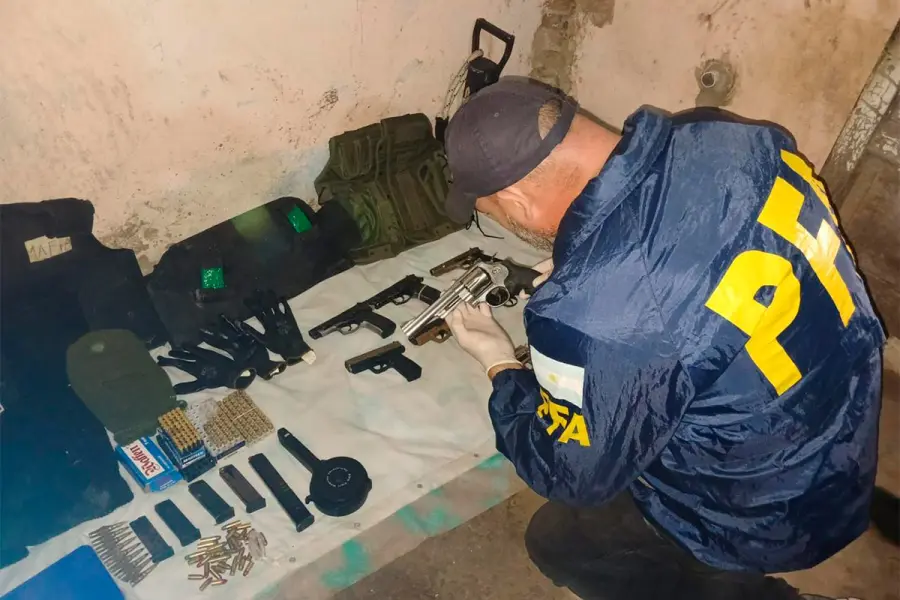 Desarticularon una banda vinculada a "Mameluco" Villalba: secuestraron  490.000 d&oacute;lares, droga y armas