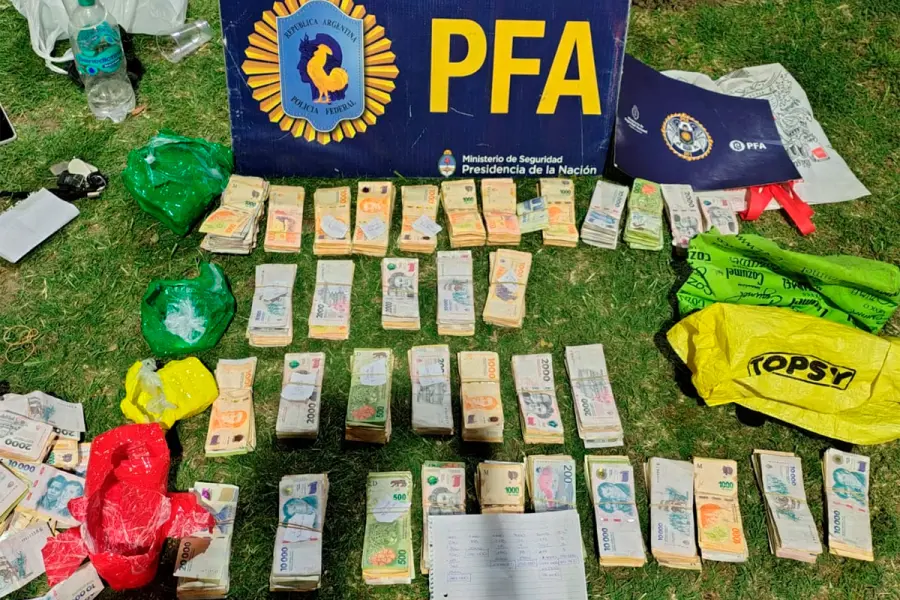 Desarticularon una banda vinculada a "Mameluco" Villalba: secuestraron  490.000 d&oacute;lares, droga y armas