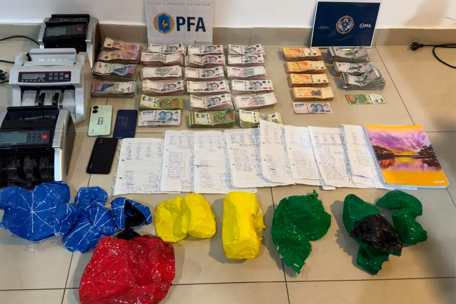 Desarticularon una banda vinculada a "Mameluco" Villalba: secuestraron  490.000 d&oacute;lares, droga y armas