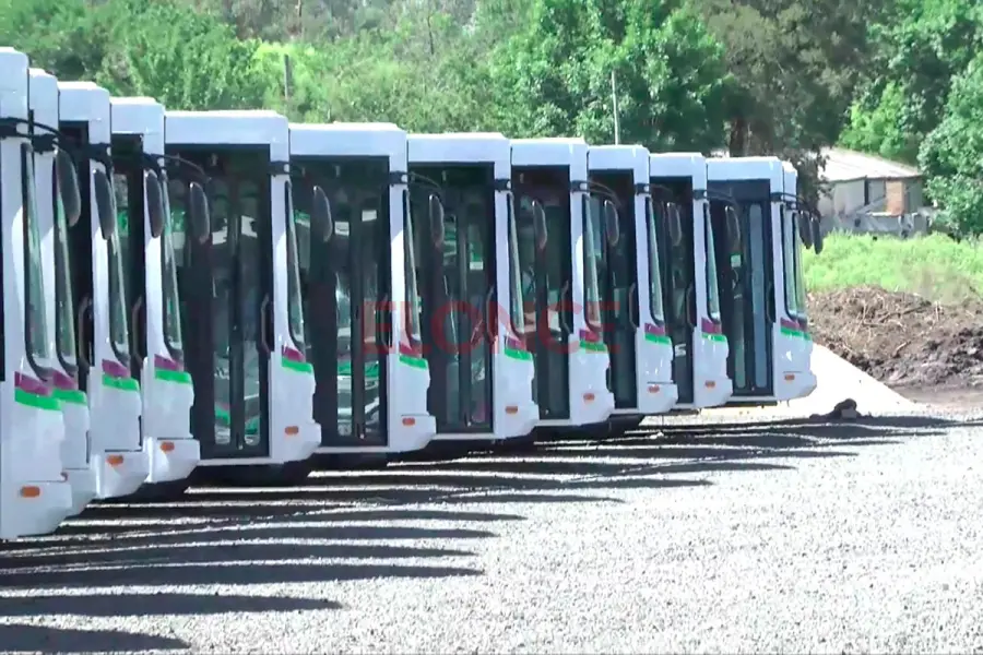 Nuevos colectivos urbanos para Paran&aacute; (foto Elonce)