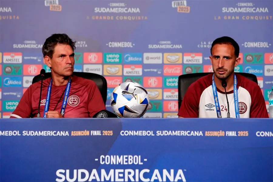 Pellegrino e Izquierdoz en conferencia de prensa (foto REUTERS/Cesar Olmedo)