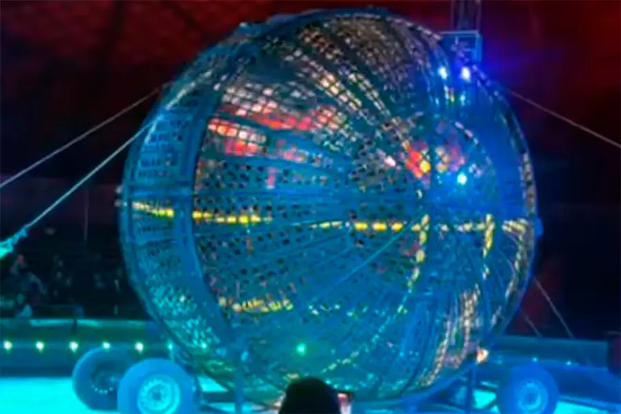 Acr&oacute;bata muri&oacute; durante espect&aacute;culo del &ldquo;globo de la muerte&rdquo;