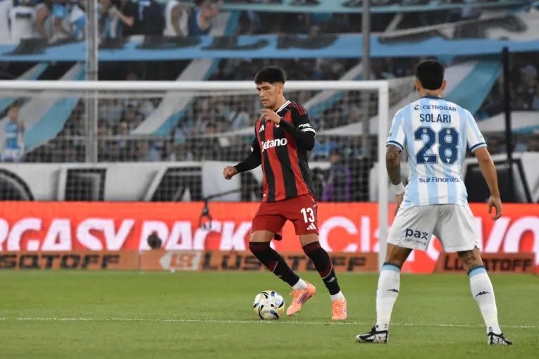 Partidazo en Avellaneda: Racing y River igualan 2 a 2 en busca de los cuartos de final