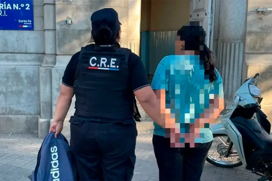 Madre acusada de abandonar a su hijo en una plaza (foto Aire de Santa Fe)