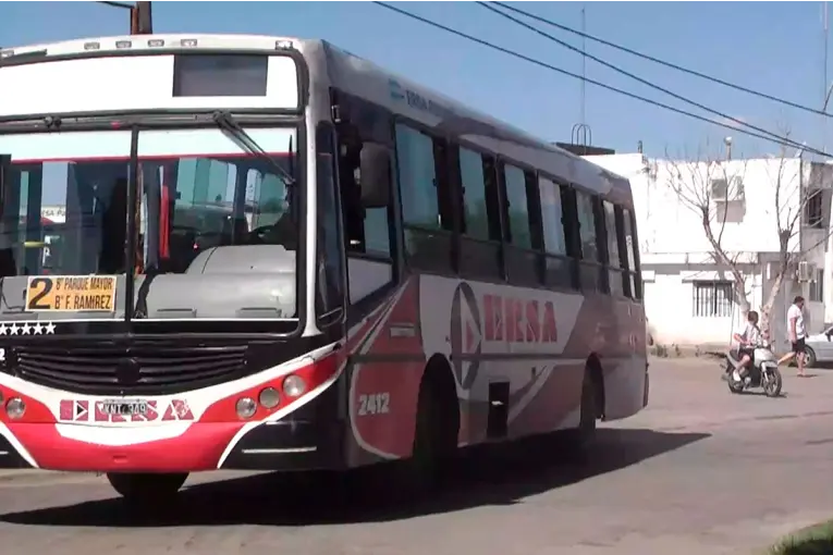 Colectivos: se retoma el servicio en Paraná tras la asamblea que lo paralizó por dos horas