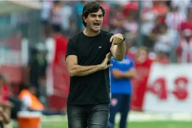 Forestello quedó a un paso de volver a Patronato tras reunirse con la dirigencia