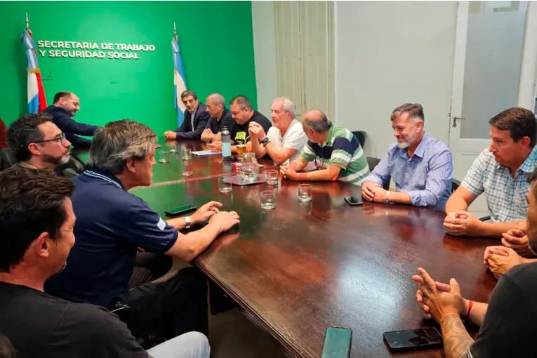 Colectivos: la nueva empresa no acatará la orden judicial para absorber a los choferes de ERSA