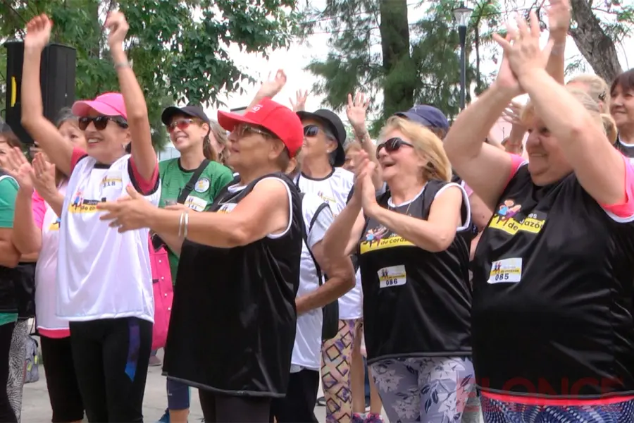 M&aacute;s de 200 personas participaron de la caminata &ldquo;J&oacute;venes de Coraz&oacute;n&rdquo; en el Parque Gazzano