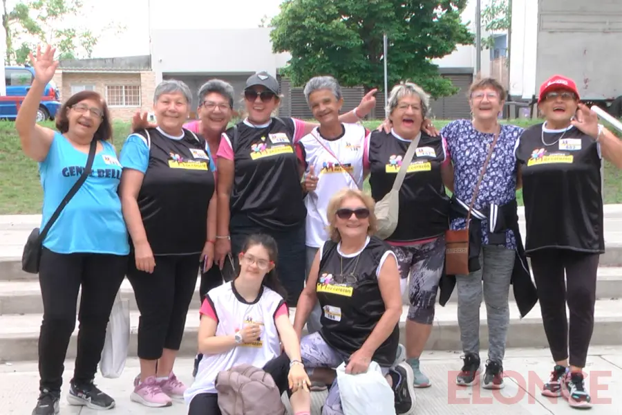 M&aacute;s de 200 personas participaron de la caminata &ldquo;J&oacute;venes de Coraz&oacute;n&rdquo; en el Parque Gazzano