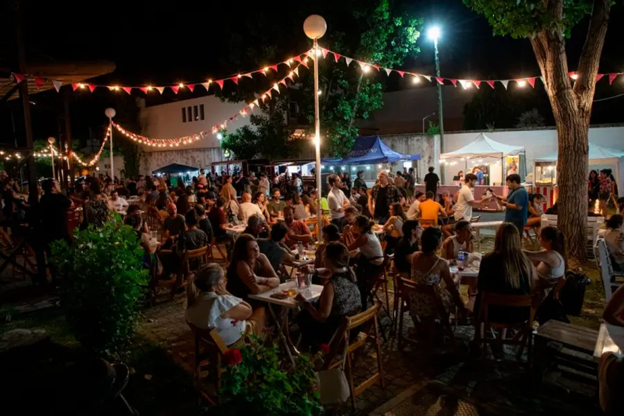 El sector gastron&oacute;mico tambi&eacute;n se llen&oacute;. Foto: FICER.