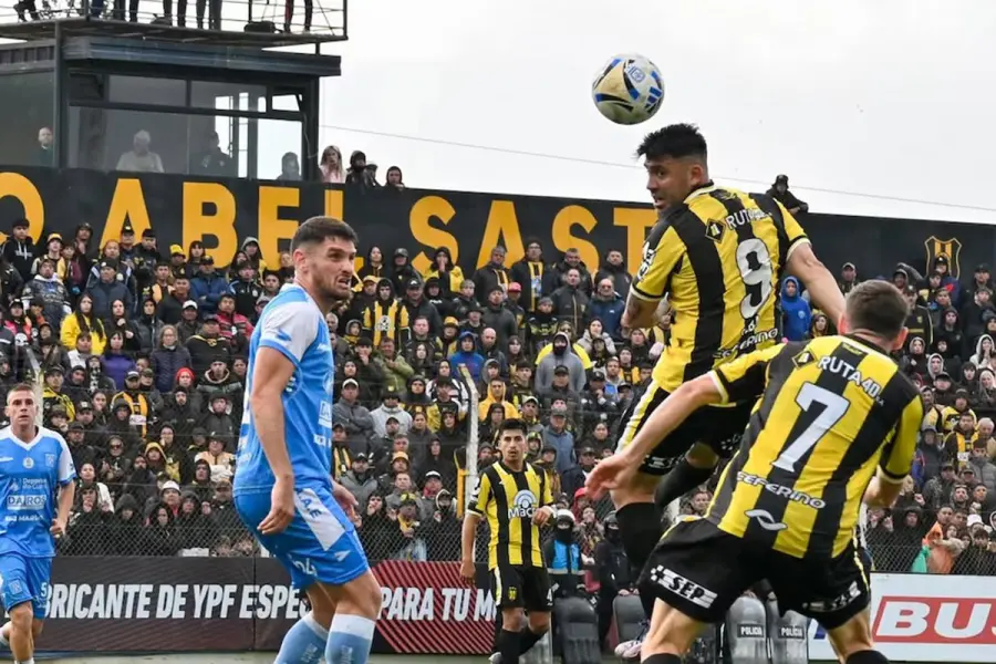 Postal del partido. Foto: Infobae.