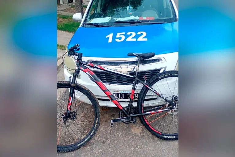 Le robó la bicicleta a la hermana de su amigo y la vendió: su propia madre lo denunció 