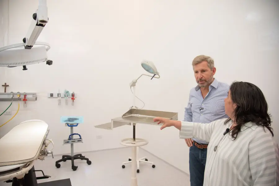 Frigerio entreg&oacute; una ambulancia y anunci&oacute; obras para el hospital de Feliciano