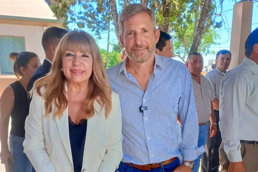 Frigerio entreg&oacute; una ambulancia y anunci&oacute; obras para el hospital de Feliciano