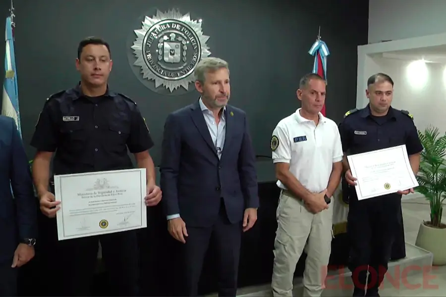 Reconocimiento a la Polic&iacute;a de Entre R&iacute;os (foto Elonce)