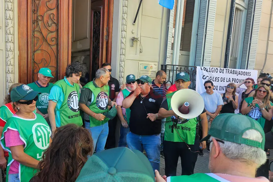 Reclamo de ATE en secretar&iacute;a de Trabajo (foto Elonce)