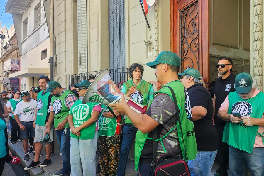 Reclamo de ATE en secretar&iacute;a de Trabajo (foto Elonce)