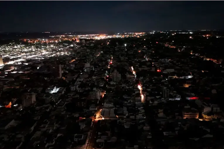 Apagón eléctrico dejó la mitad de Concepción del Uruguay a oscuras: impresionantes imágenes