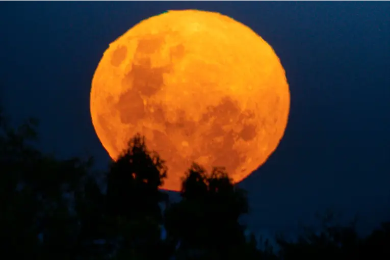 Las fotos de la Superluna: el fenómeno se observó con intensidad y no se repetirá hasta 2042